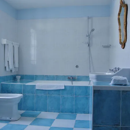 Chateau De Bed & Breakfast