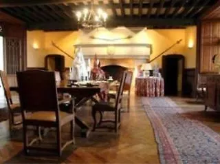 Chateau De Bed and breakfast Crazannes