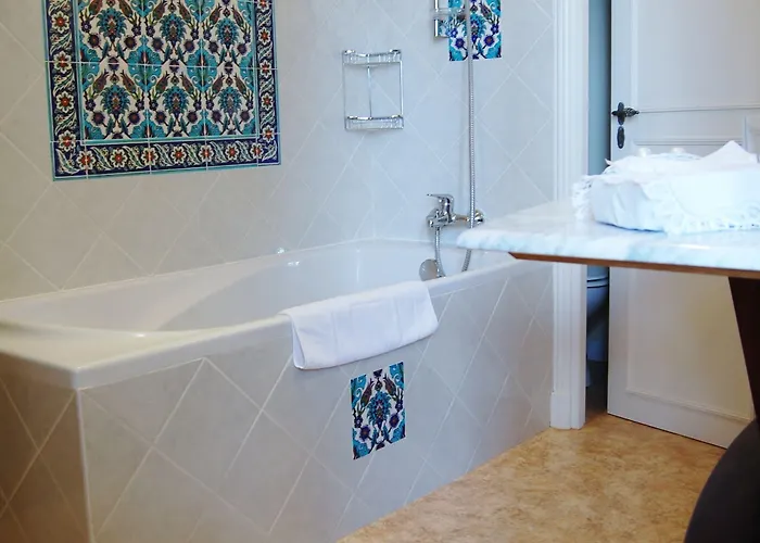 Chateau De Bed and breakfast Crazannes